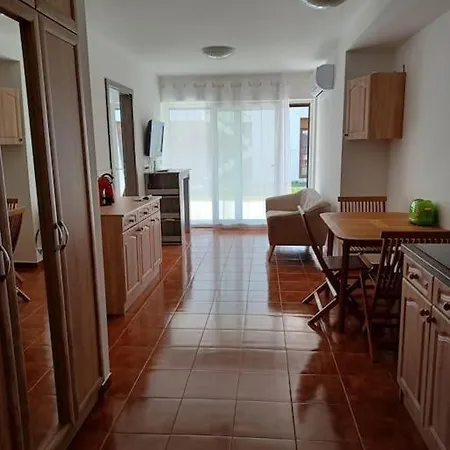 דירה Ria Apartman Sosto By Bltn