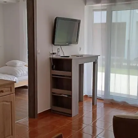 דירה Ria Apartman Sosto By Bltn שיופוק