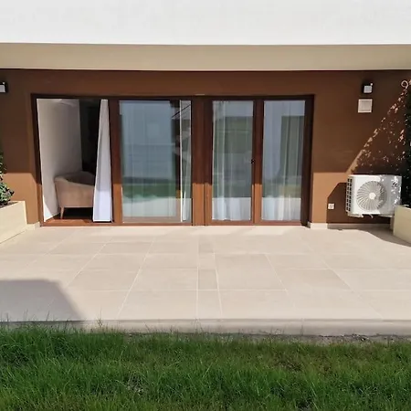 דירה Ria Apartman Sosto By Bltn שיופוק